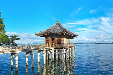 Lago Biwa: Uma Jóia Brilhante de Beleza Natural e História ancestral!