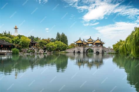 O Jardim Slender West Lake: Um Refúgio Sereno de Beleza Histórica na Vibrante Yangzhou!