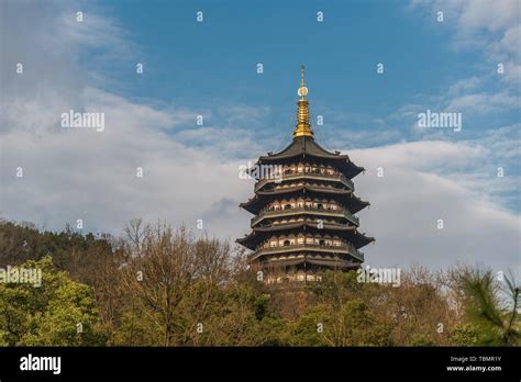 Pagoda Lei Feng, Uma Torre Incrivelmente Alta e Cheia de História!