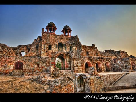 Rohtas Fort: Uma Fortaleza Impressionante no Coração da História!